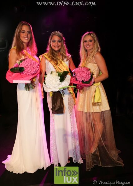La Miss Luxembourg 2016 et ses deux dauphines, sur scène, en août 2015