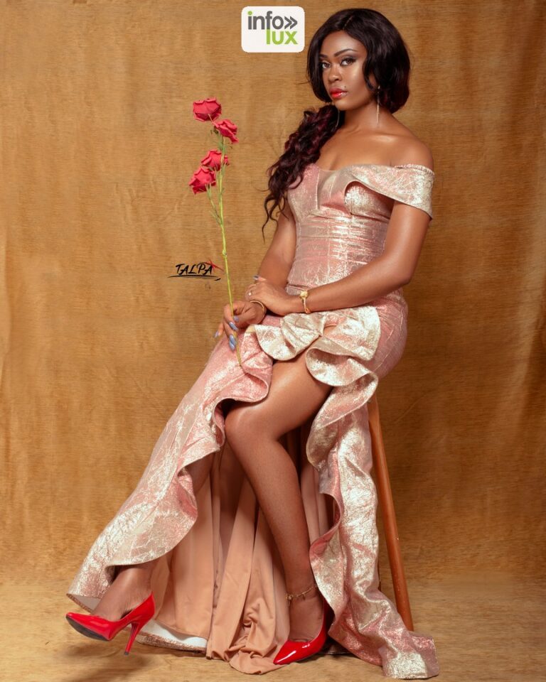 Maeva Righetti en robe champagne et escarpins rouges