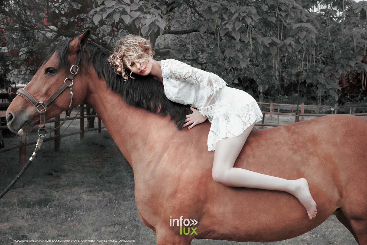 Le cheval et la mannequin : le shooting cirque de Michel Fouarge
