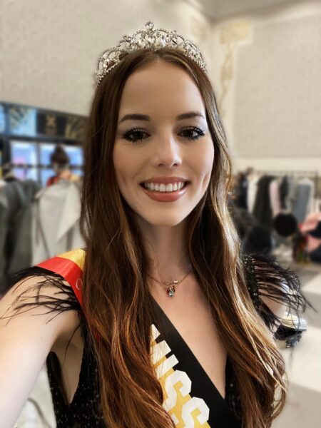 Gwendoline Gouverneur, couronne et écharpe de Miss Luxembourg (2022)