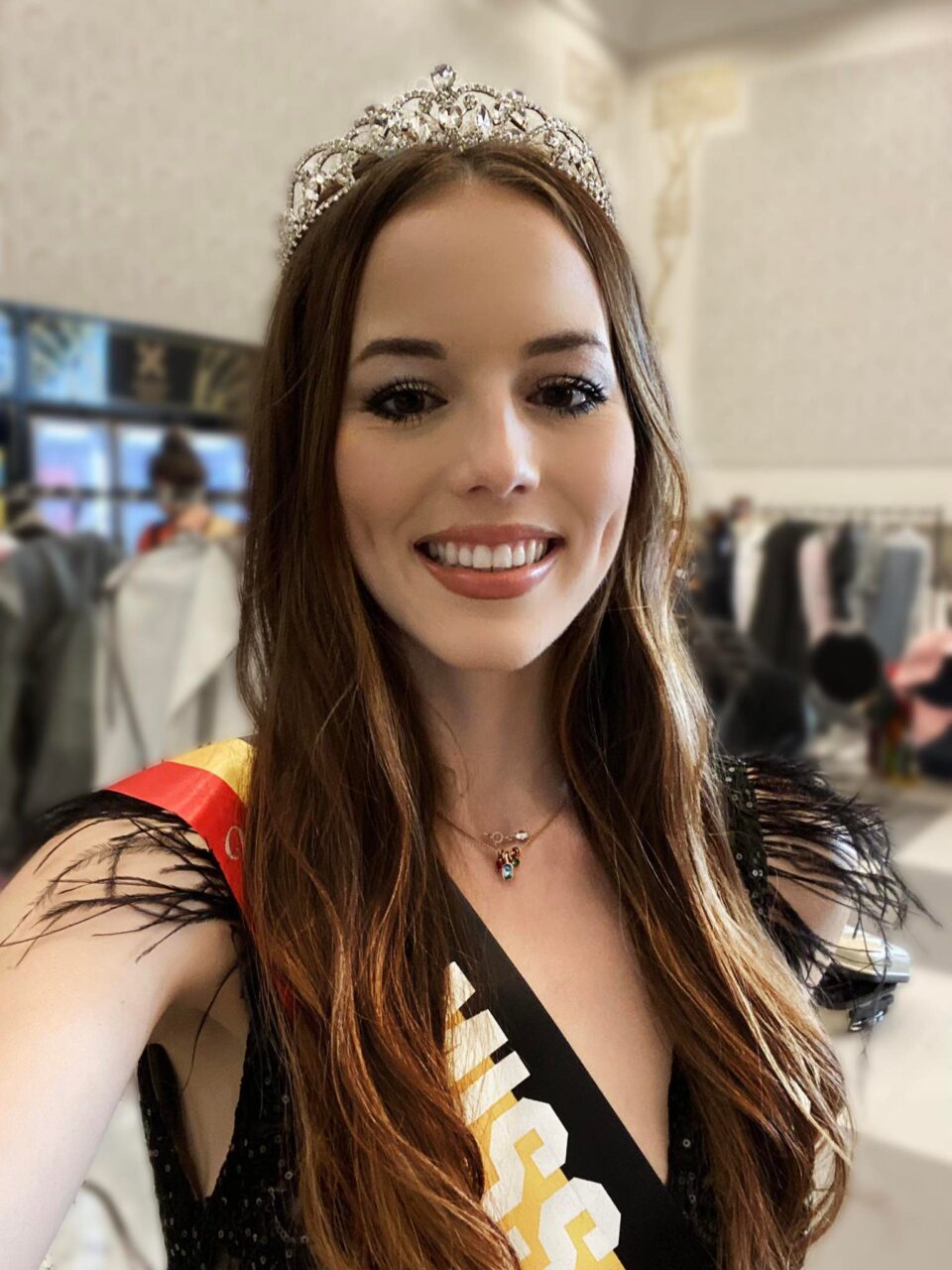 Gwendoline Gouverneur, couronne et écharpe de Miss Luxembourg (2022)