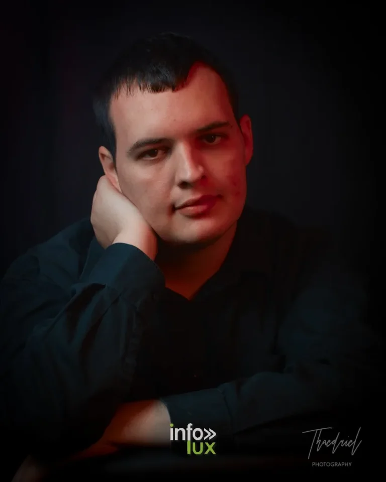 Jean-Philippe Dubois, accoudé, regard vers l’objectif