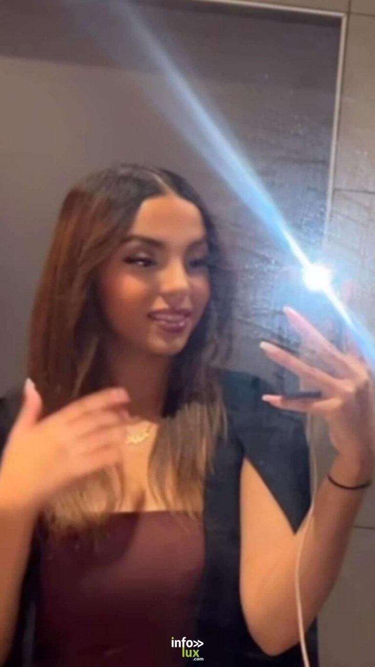 Kenza Settif, selfie au miroir