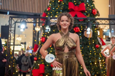 Marine Herbé, candidate n° 4, en robe dorée, à l’élection de Miss Moselle 2025