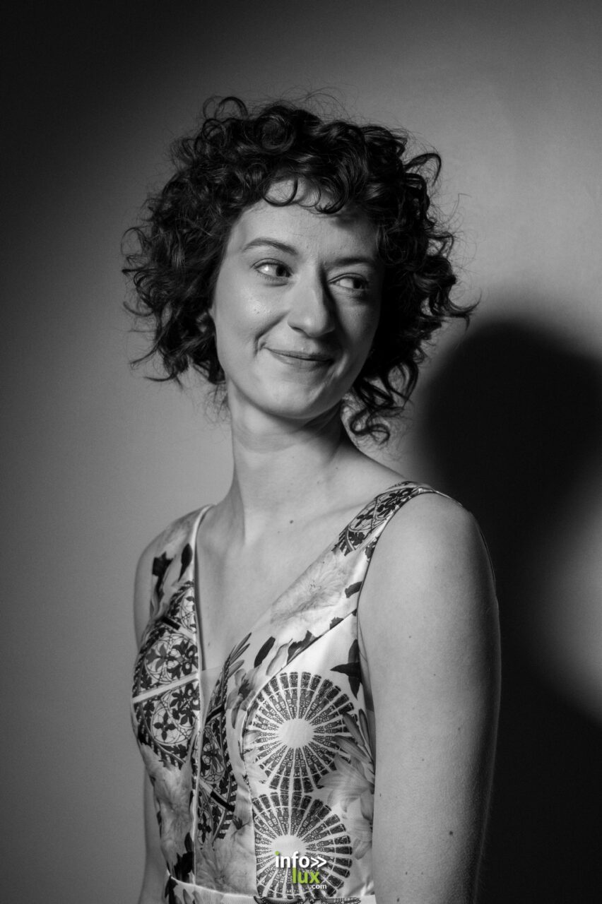 Elisabeth Maire, portrait en noir et blanc publié avec le récit de l’élection