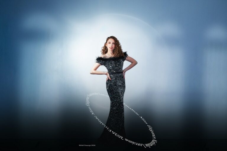 Mathilde Tulli en robe longue à sequins, séance photo des finalistes (janvier 2026)