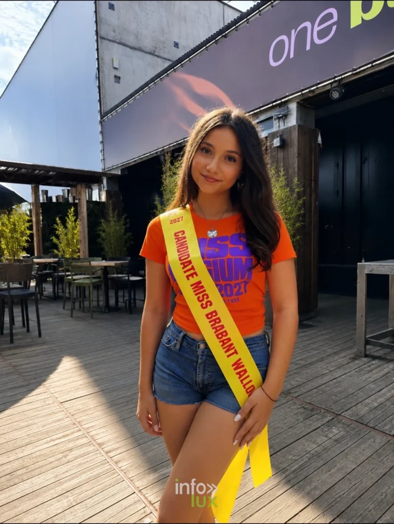 Eléa Colasuonno, tee-shirt orange et écharpe de candidate Miss Brabant wallon (été 2026)