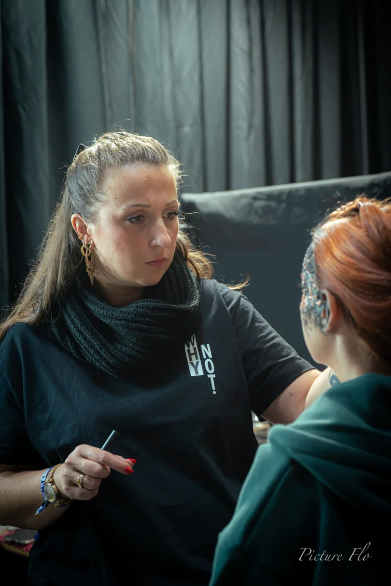 Backstage: Marines Make-up entsteht