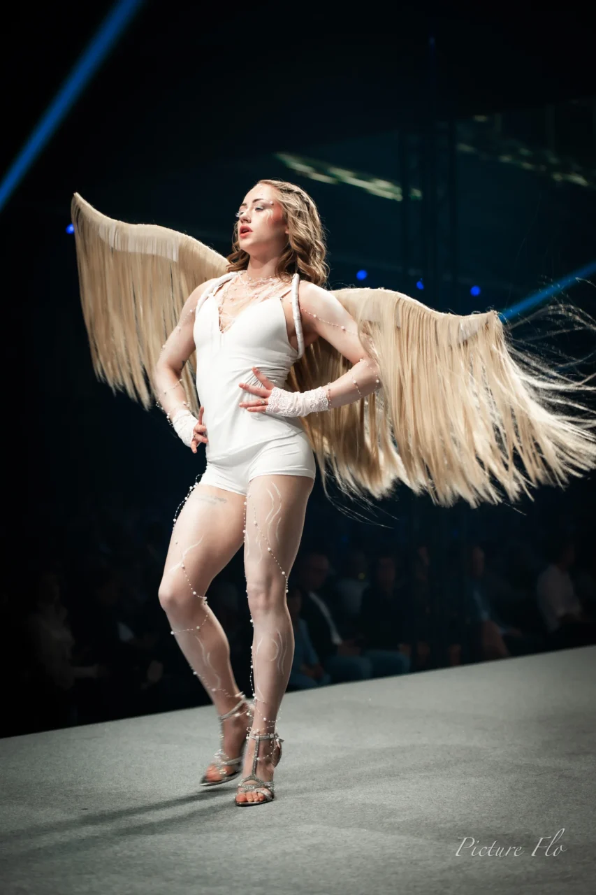 Nova : body blanc, perles et effet nacré sur la peau