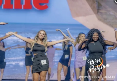 Le show d’ouverture des candidates sur la scène de La Panne, le 19 septembre 2026